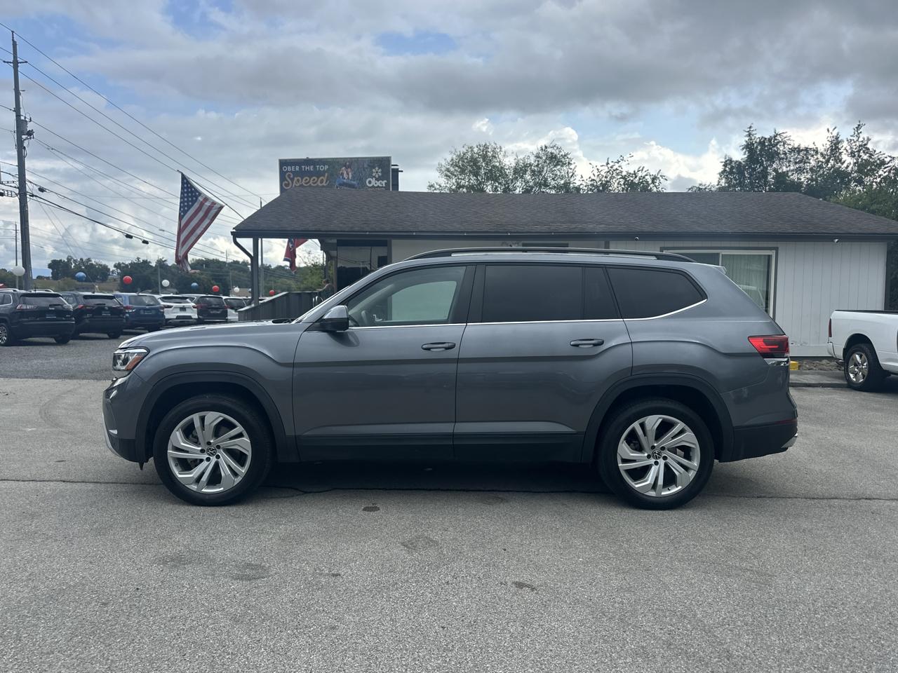 2021 Volkswagen Atlas SE w/Tech - Photo 8