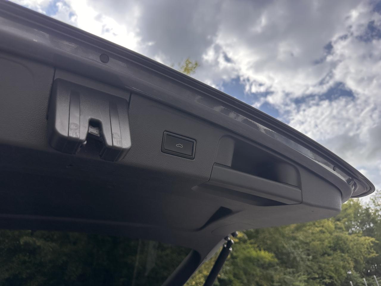 2021 Volkswagen Atlas SE w/Tech - Photo 31
