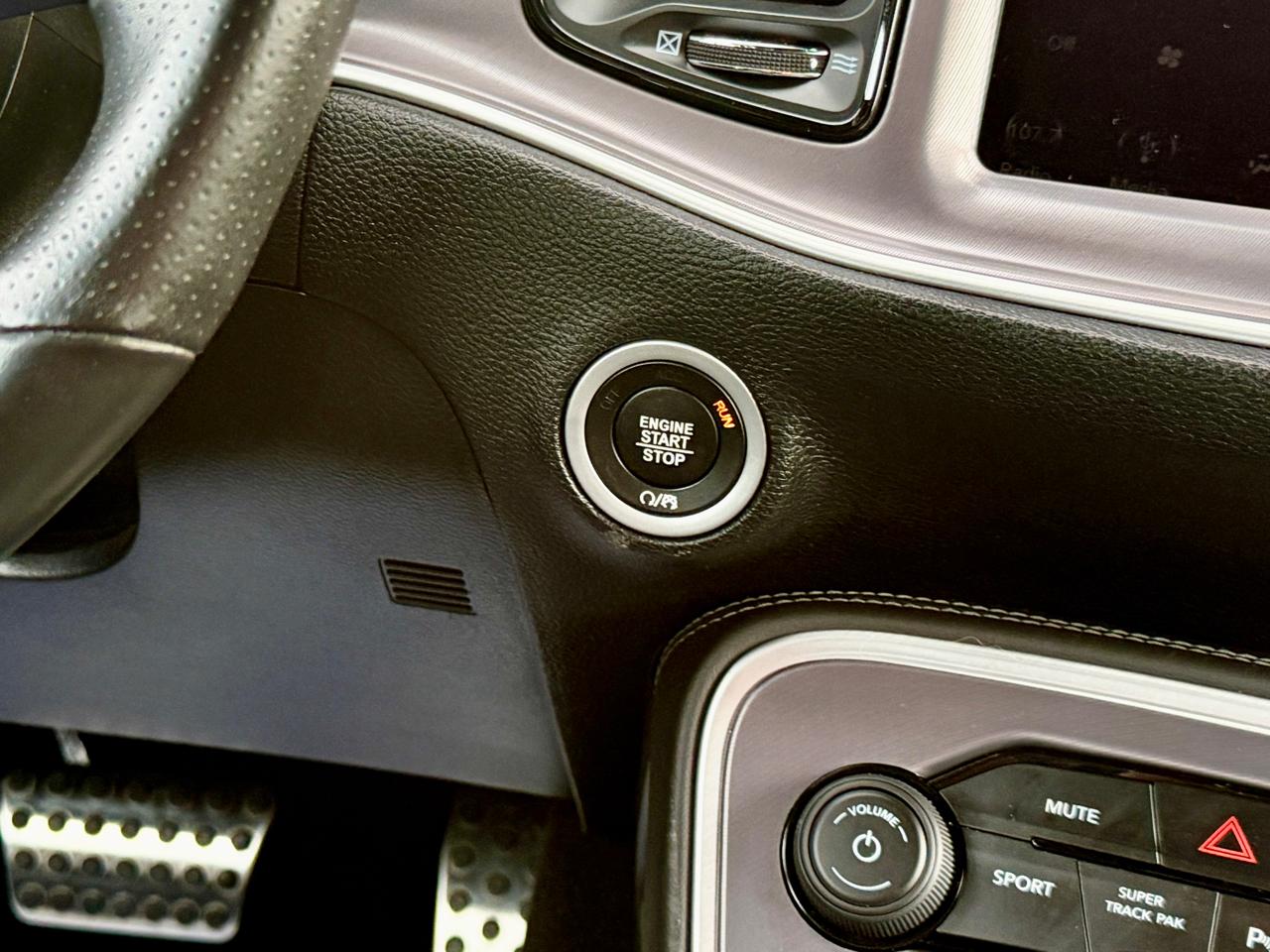 Dodge Challenger  2019