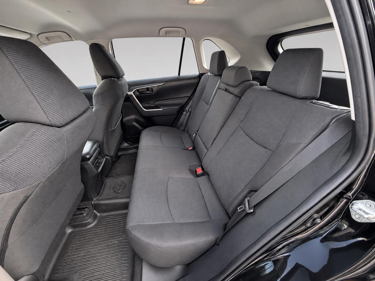 Toyota RAV4 LE 2022
