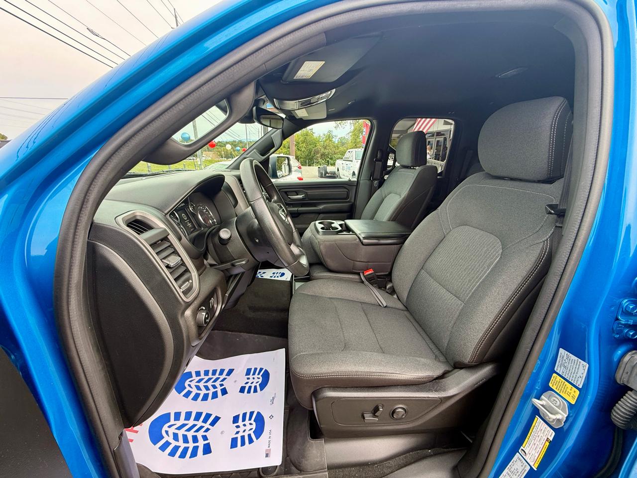 RAM 1500 Tradesman 4x4 Quad Cab 6'4" Box 2023