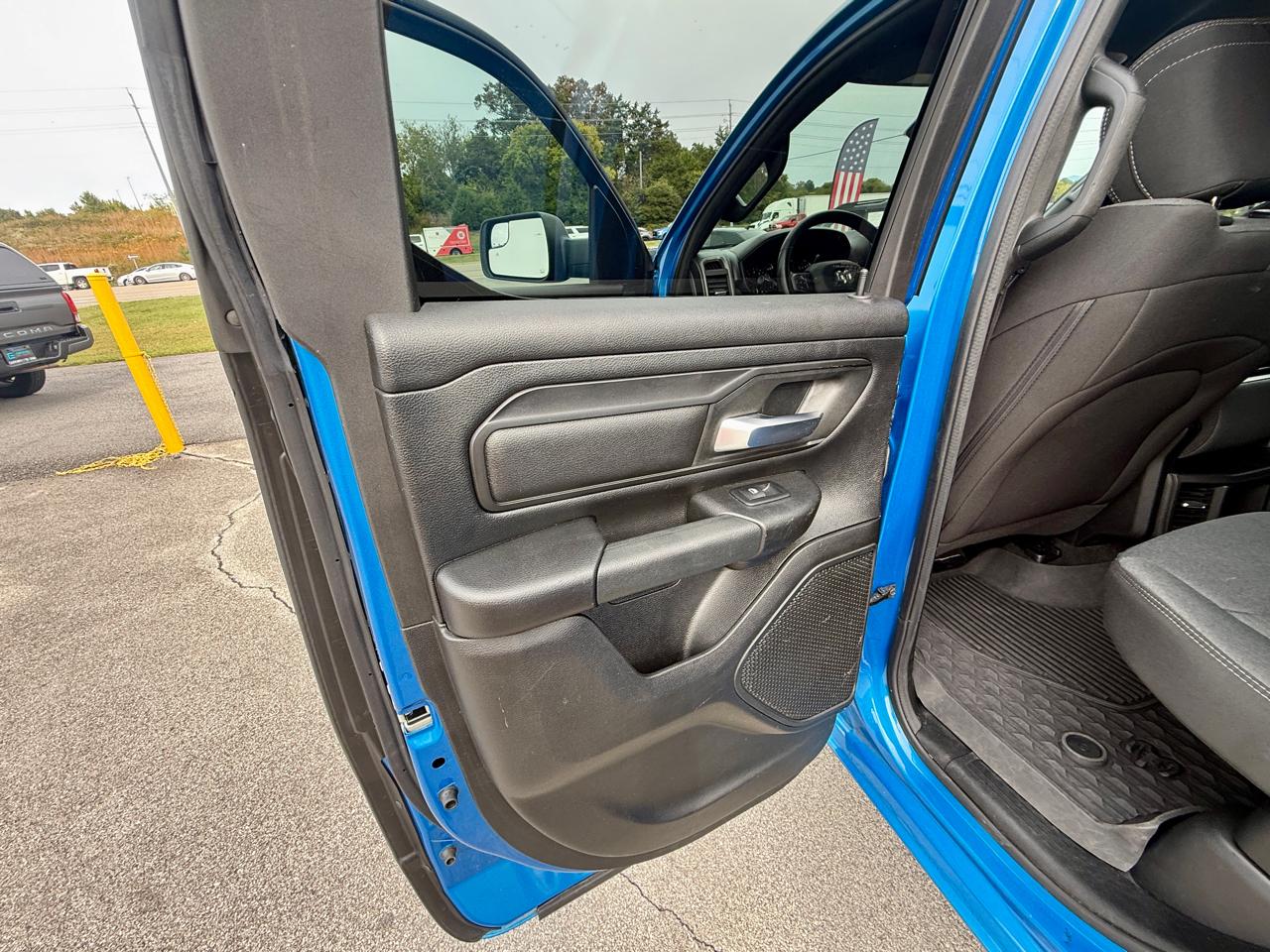 RAM 1500 Tradesman 4x4 Quad Cab 6'4" Box 2023