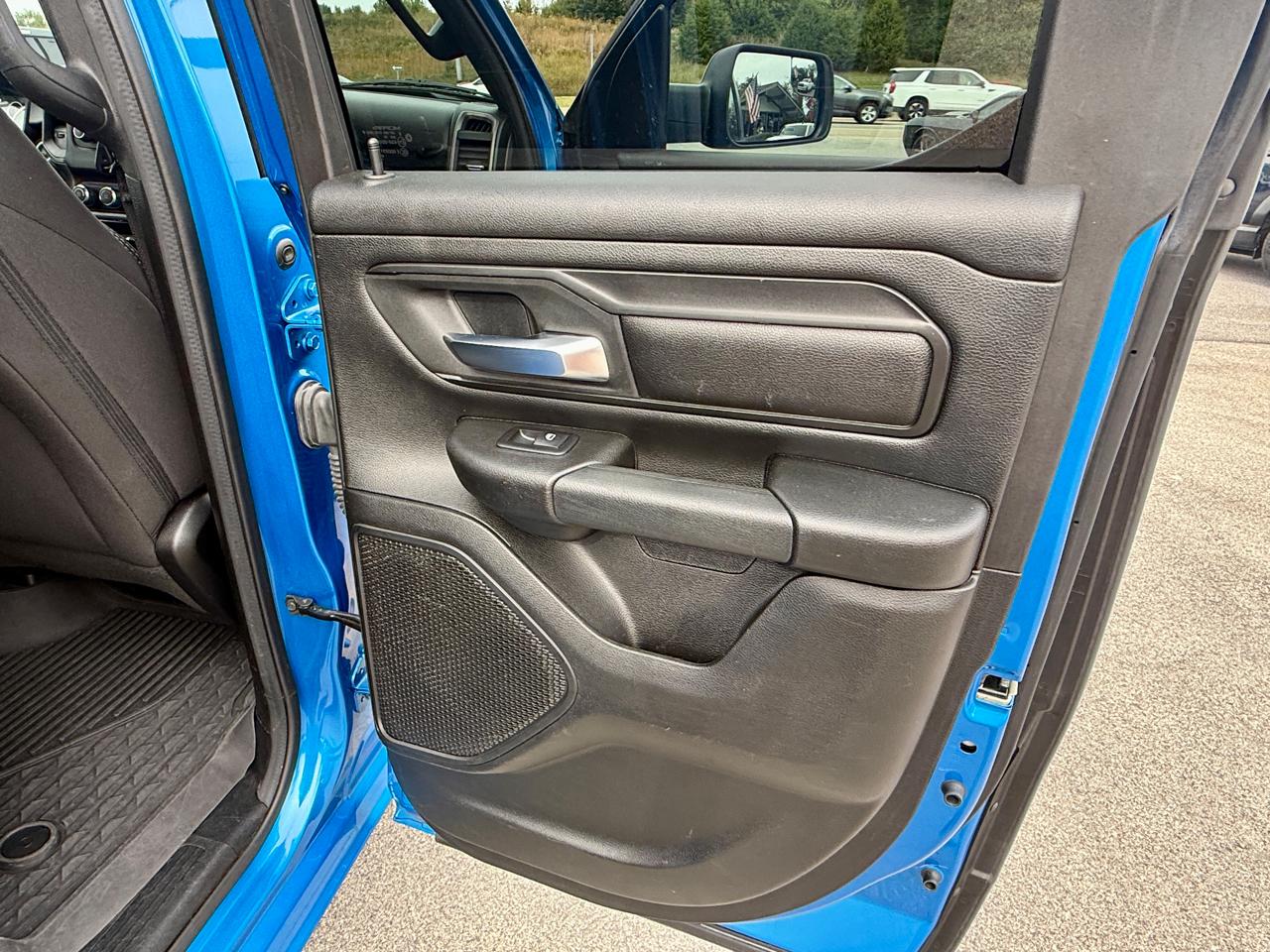 RAM 1500 Tradesman 4x4 Quad Cab 6'4" Box 2023