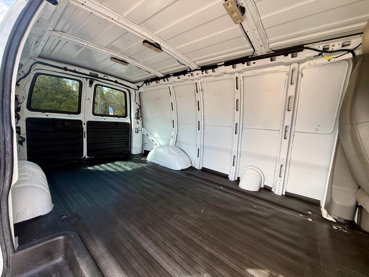 Chevrolet Express Cargo Van RWD 2500 135" 2023