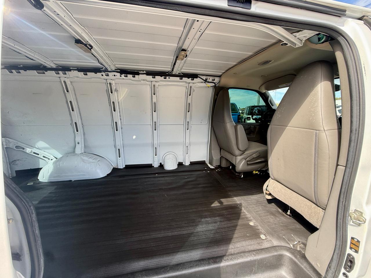 Chevrolet Express Cargo Van RWD 2500 135" 2023