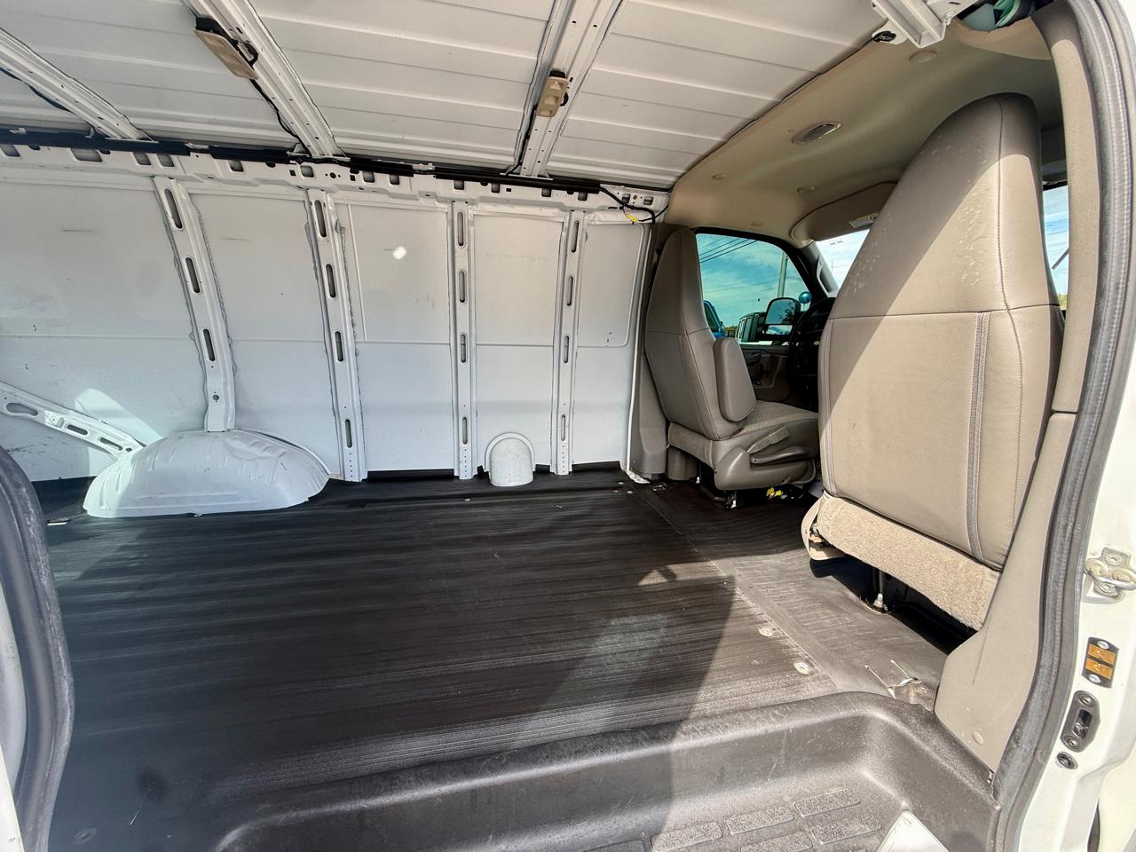 Chevrolet Express Cargo Van RWD 2500 135" 2023