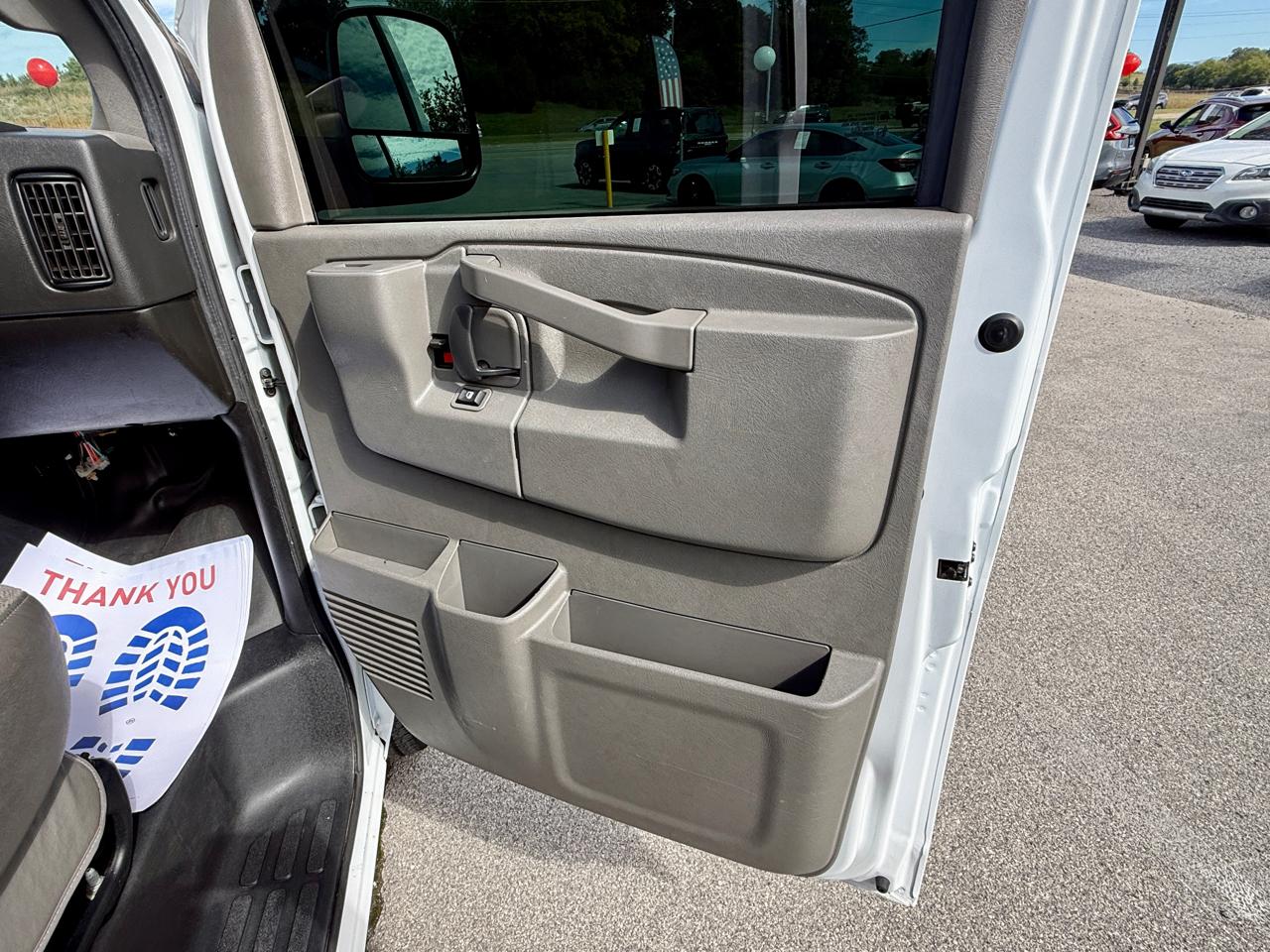 Chevrolet Express Cargo Van RWD 2500 135" 2023