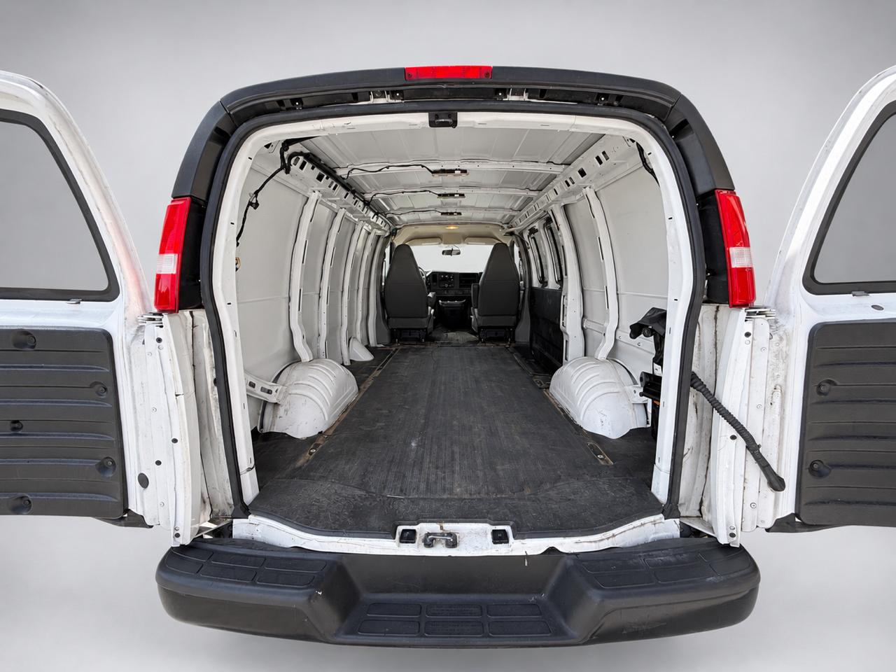 Chevrolet Express Cargo Van RWD 2500 135" 2022