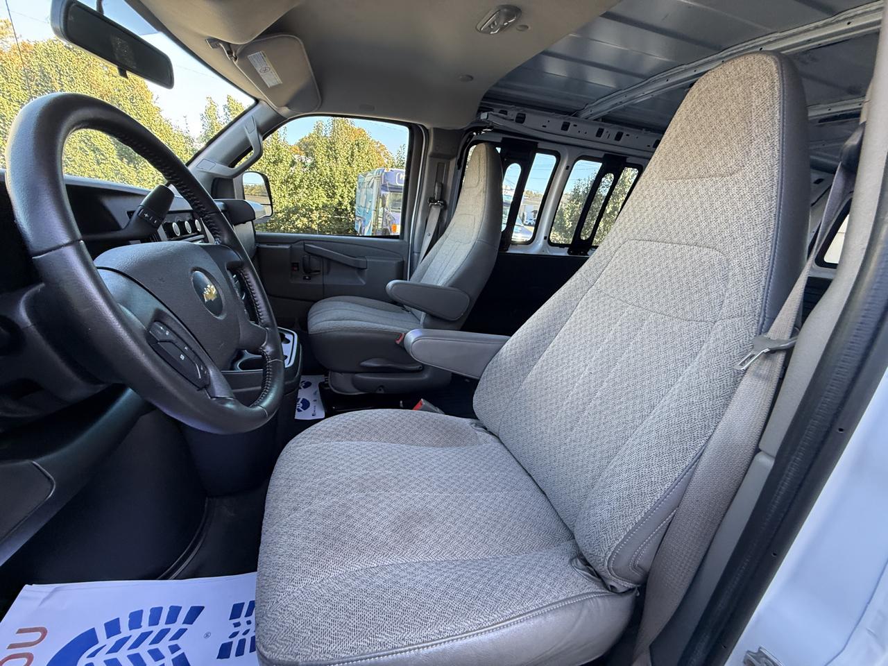 Chevrolet Express Cargo Van RWD 2500 135" 2022