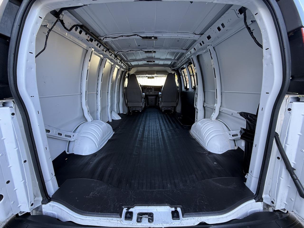 Chevrolet Express Cargo Van RWD 2500 135" 2022