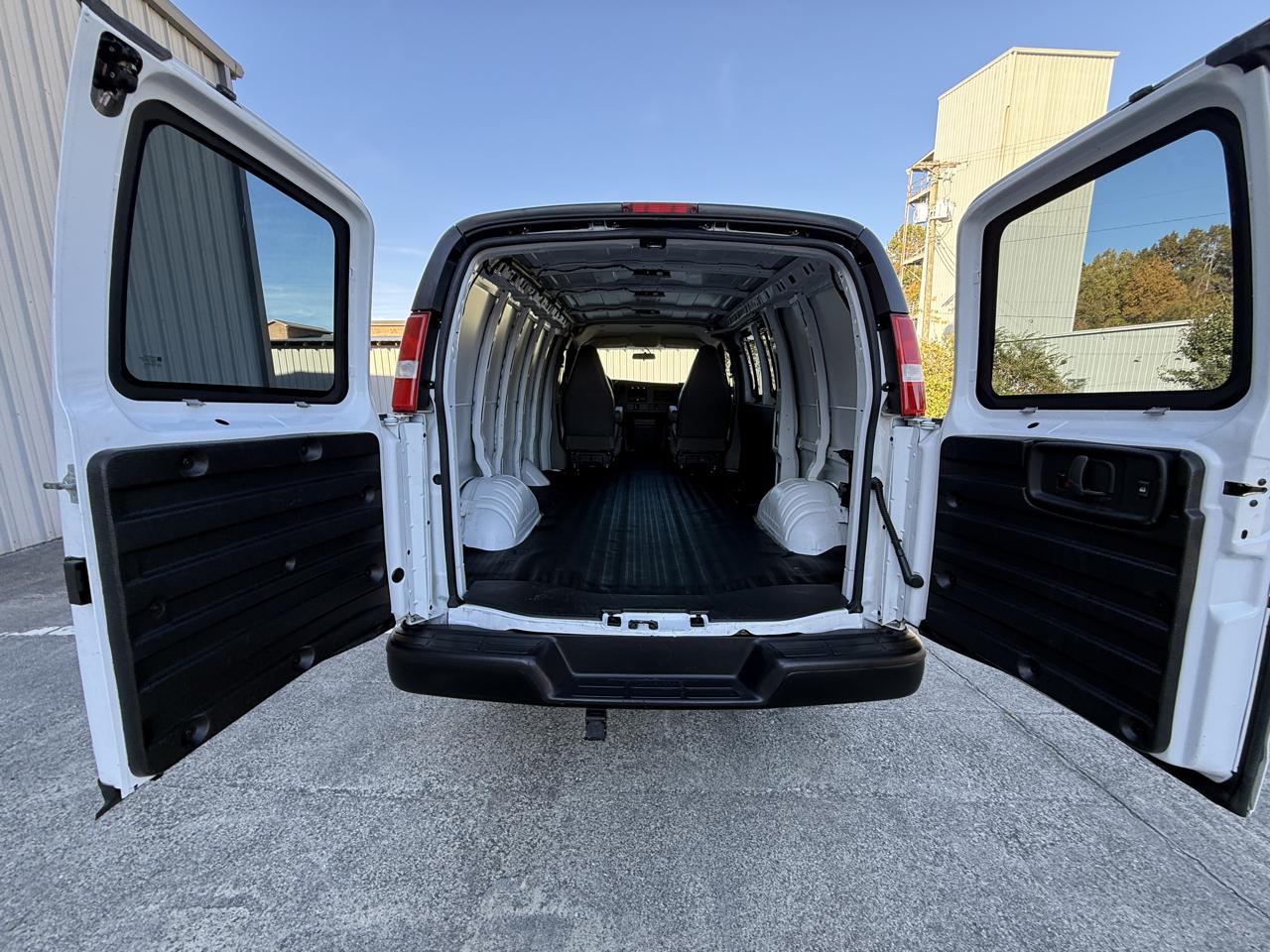 Chevrolet Express Cargo Van RWD 2500 135" 2022