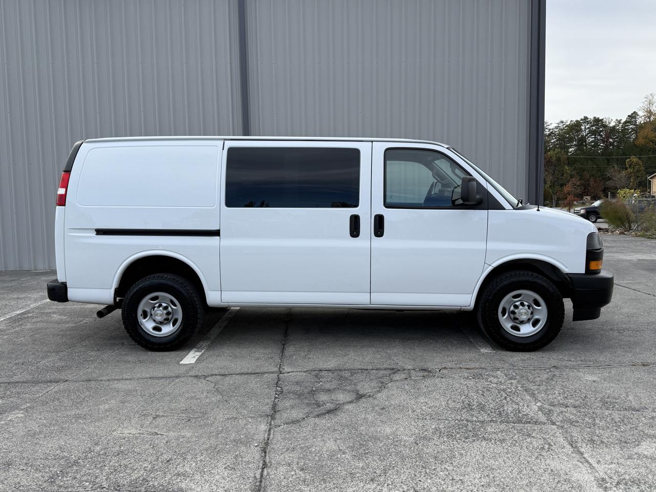 Chevrolet Express Cargo Van RWD 2500 135" 2022