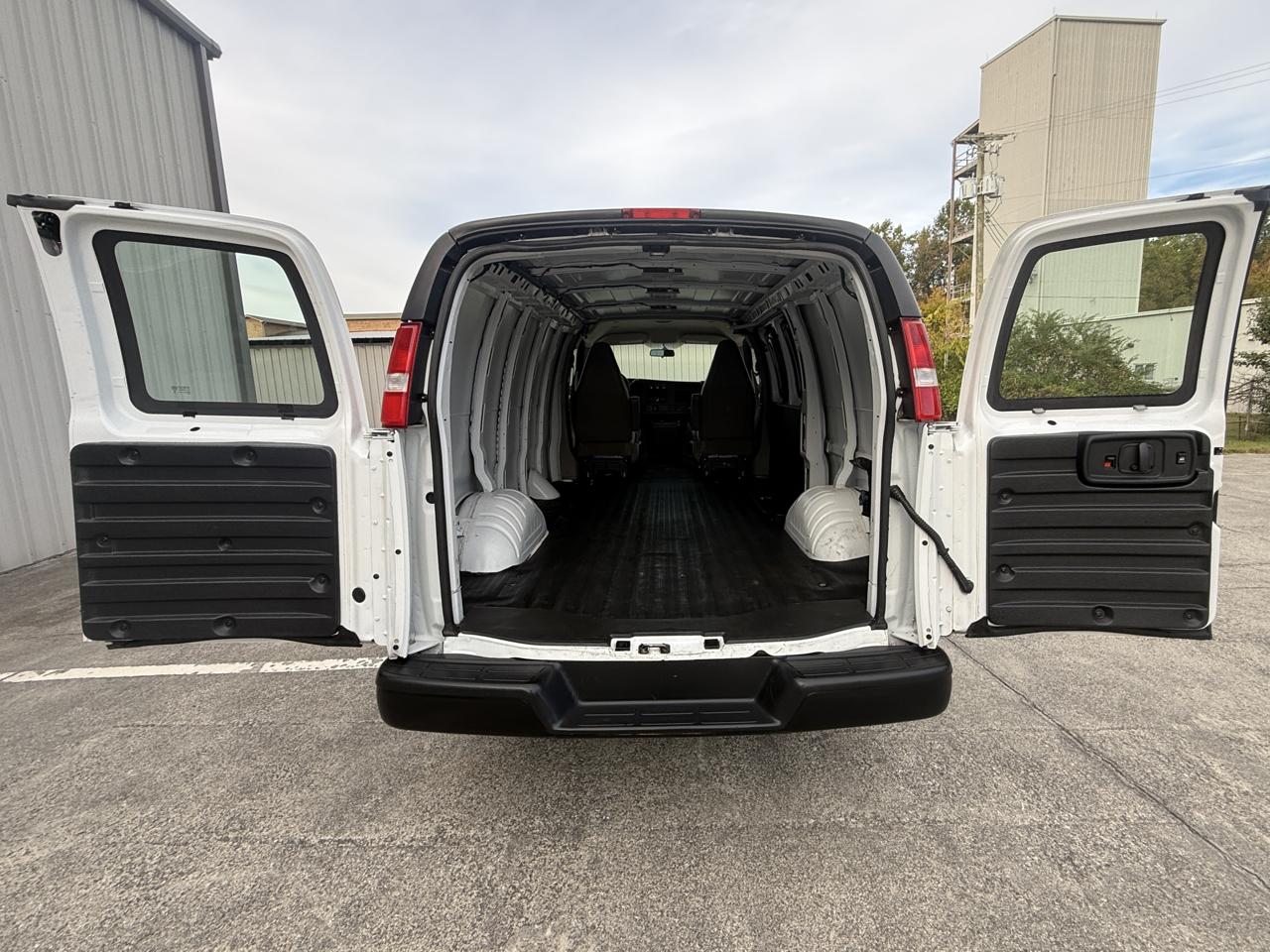 Chevrolet Express Cargo Van RWD 2500 135" 2022