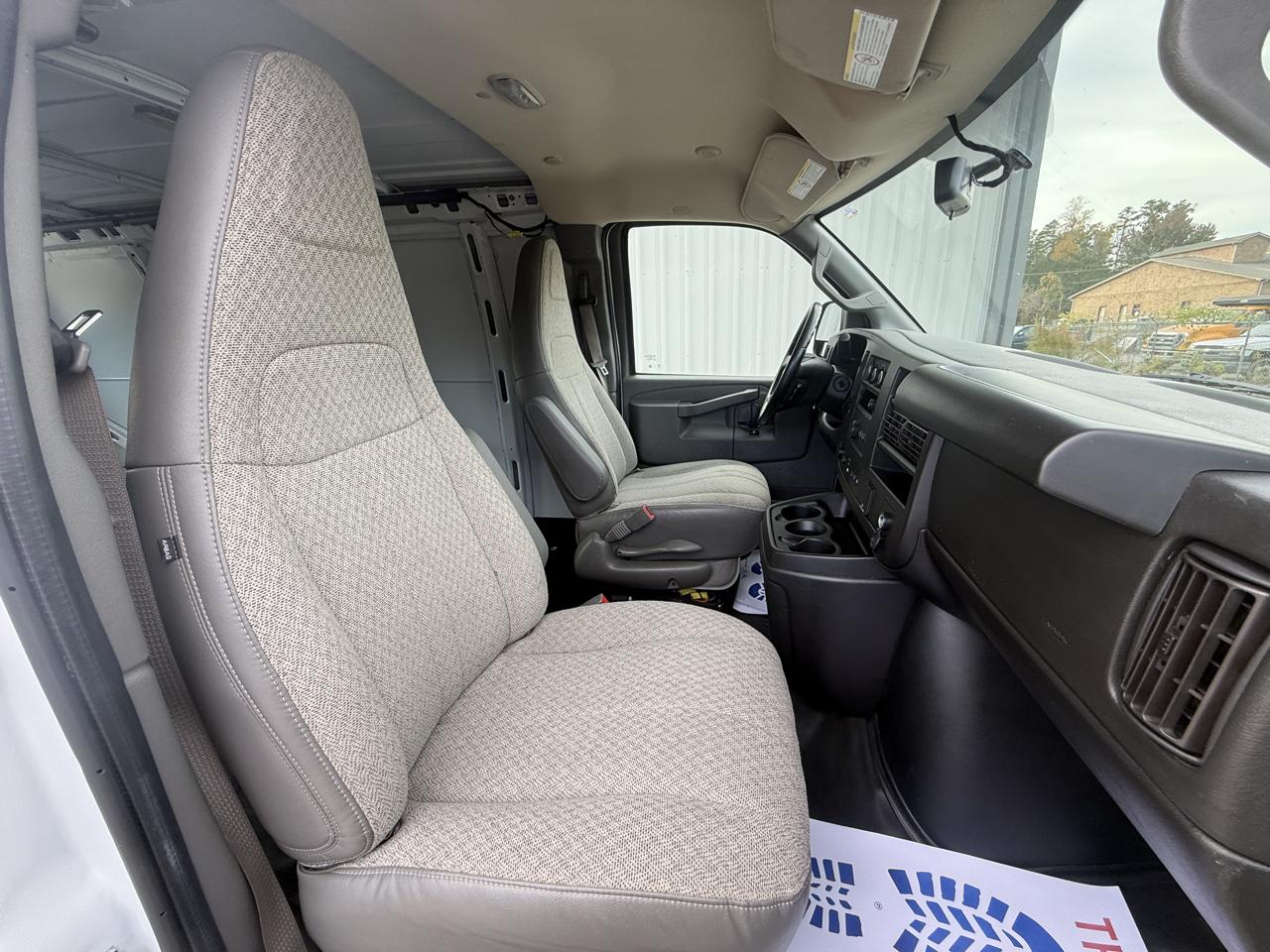 Chevrolet Express Cargo Van RWD 2500 135" 2022