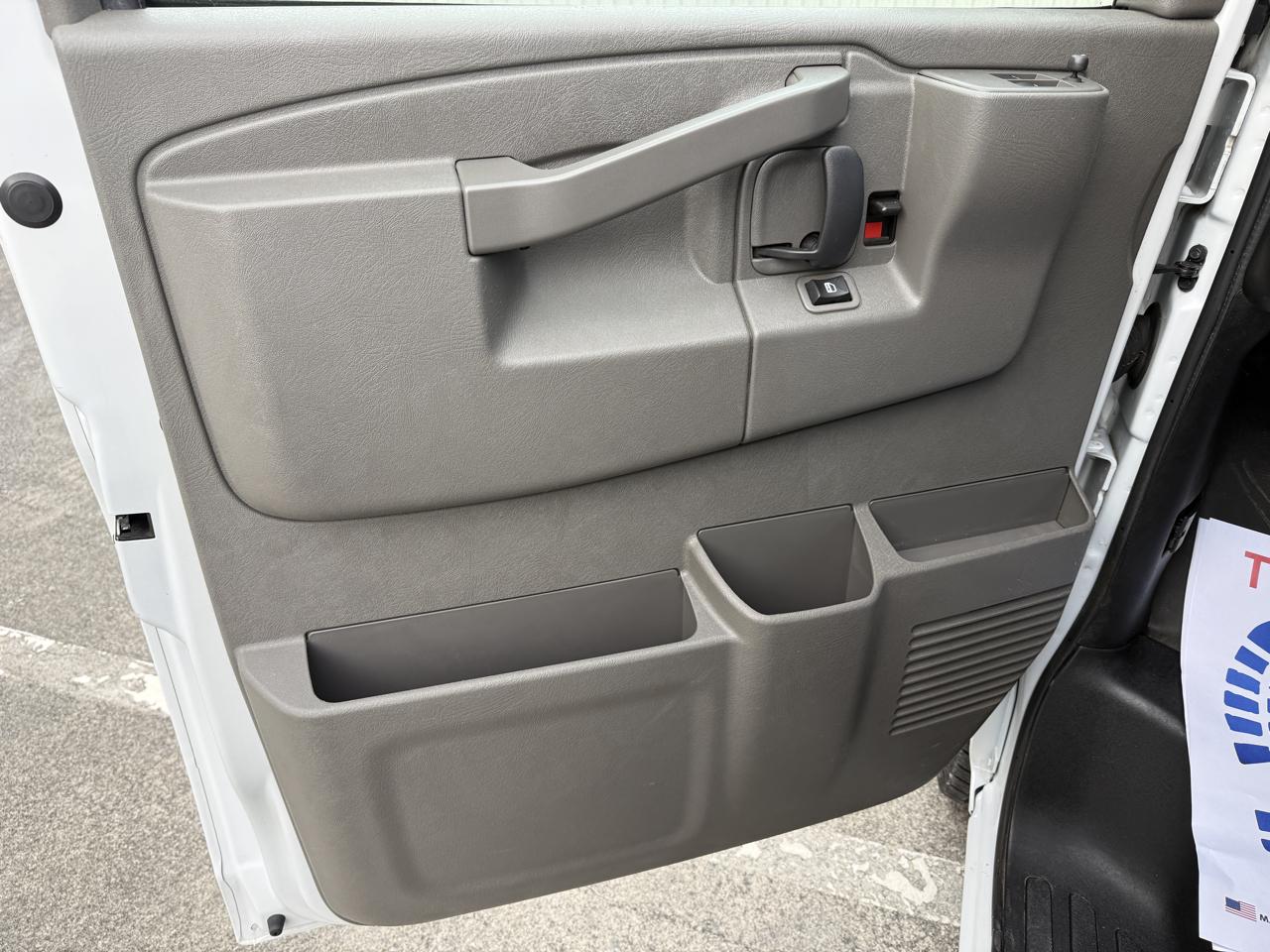 Chevrolet Express Cargo Van RWD 2500 135" 2022