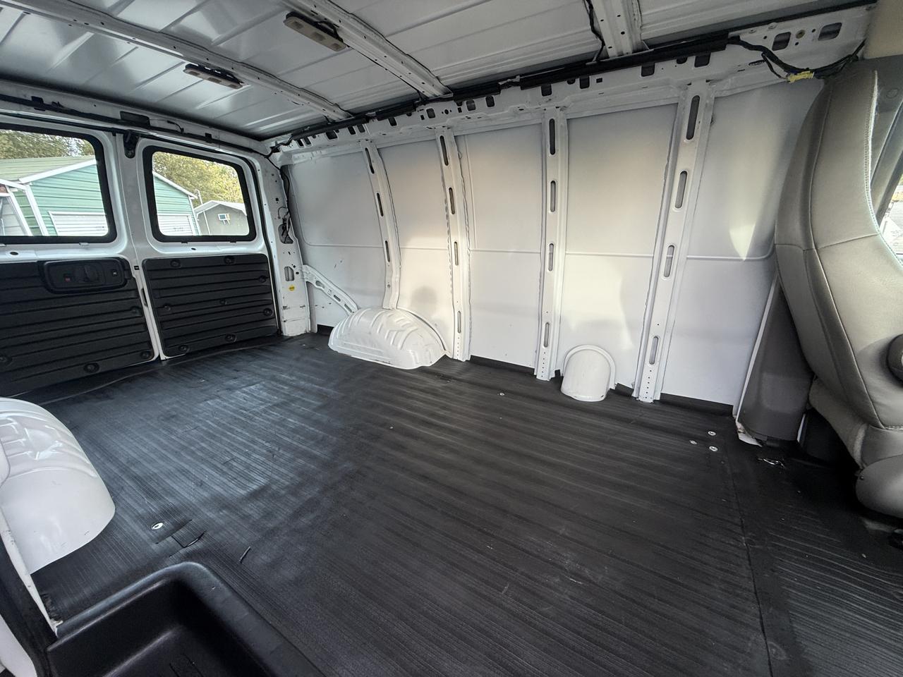 Chevrolet Express Cargo Van RWD 2500 135" 2022