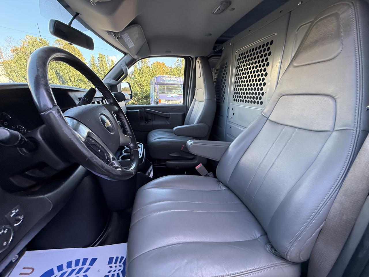 Chevrolet Express Cargo Van RWD 2500 135" 2019