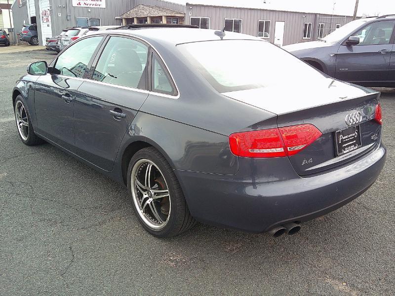 Audi A4 2.0T Sedan quattro Tiptronic 2011