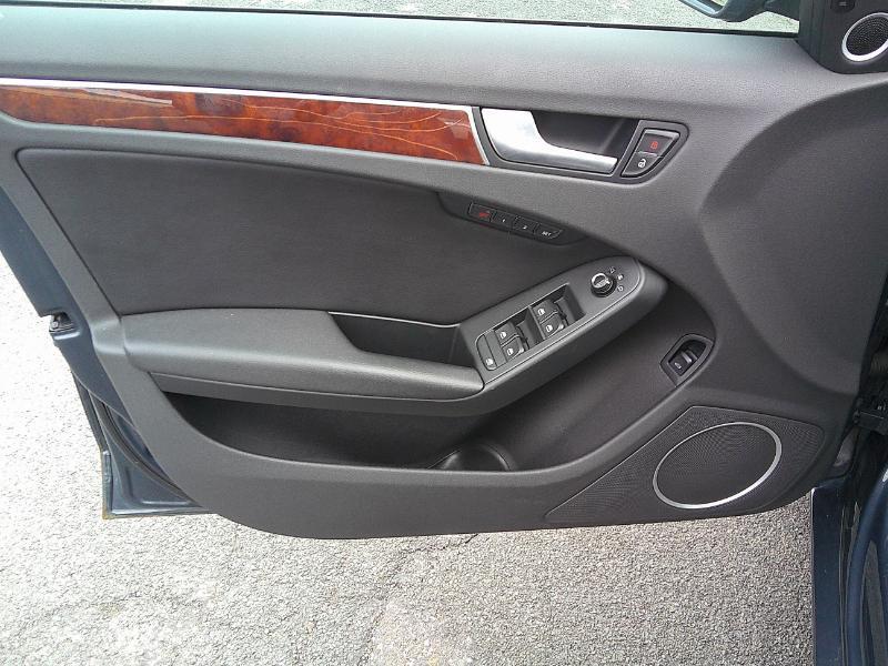 Audi A4 2.0T Sedan quattro Tiptronic 2011