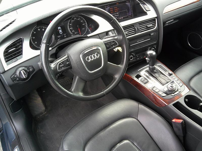 Audi A4 2.0T Sedan quattro Tiptronic 2011