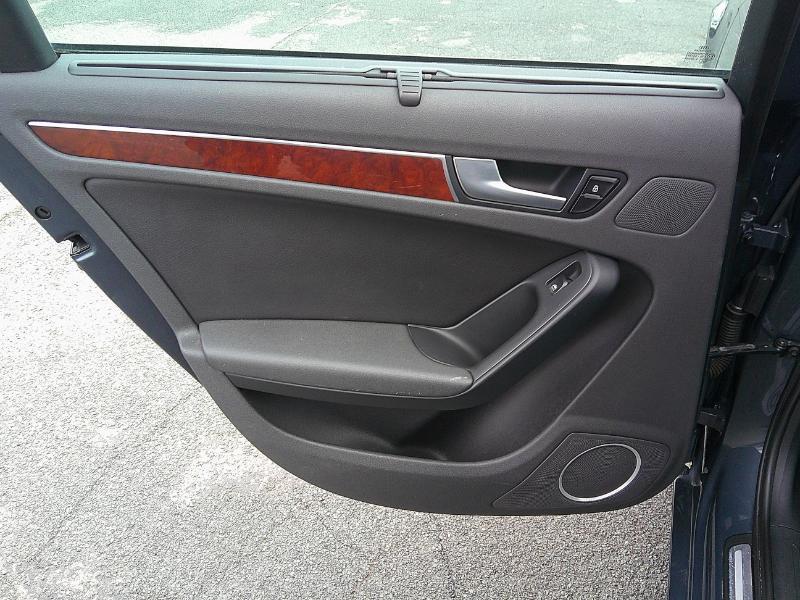 Audi A4 2.0T Sedan quattro Tiptronic 2011