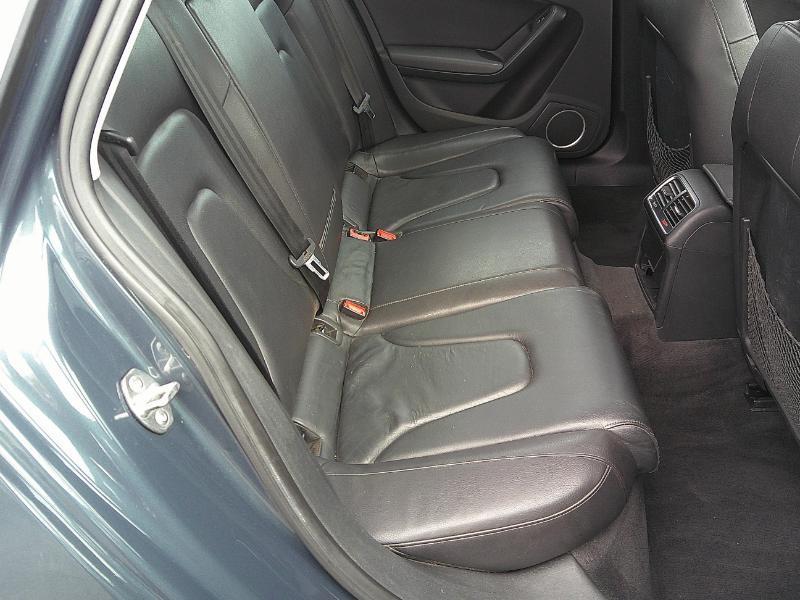 Audi A4 2.0T Sedan quattro Tiptronic 2011