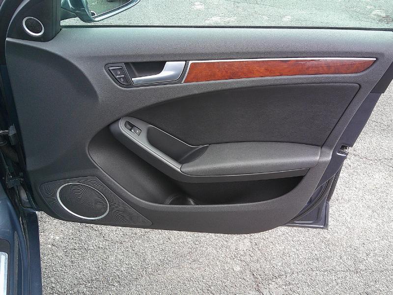 Audi A4 2.0T Sedan quattro Tiptronic 2011