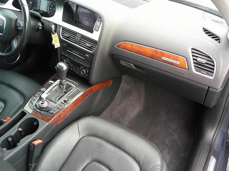 Audi A4 2.0T Sedan quattro Tiptronic 2011