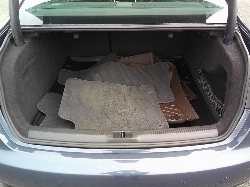 Audi A4 2.0T Sedan quattro Tiptronic 2011