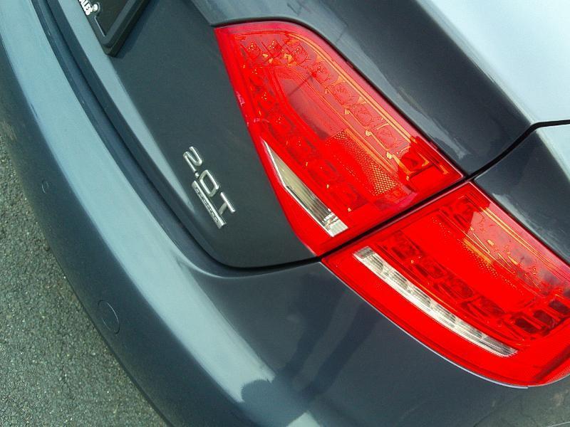 Audi A4 2.0T Sedan quattro Tiptronic 2011