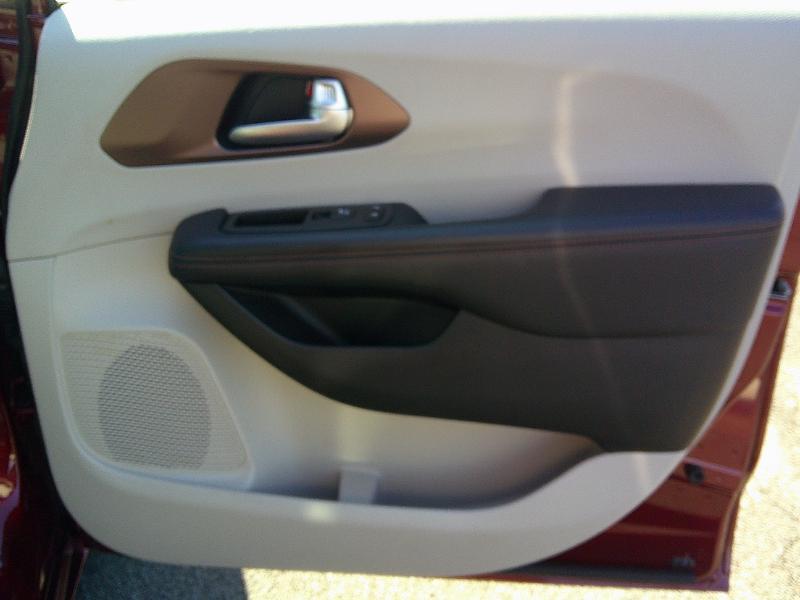 Chrysler Pacifica Touring-L Plus 2017