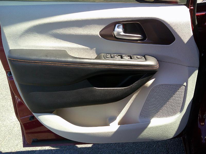 Chrysler Pacifica Touring-L 2017