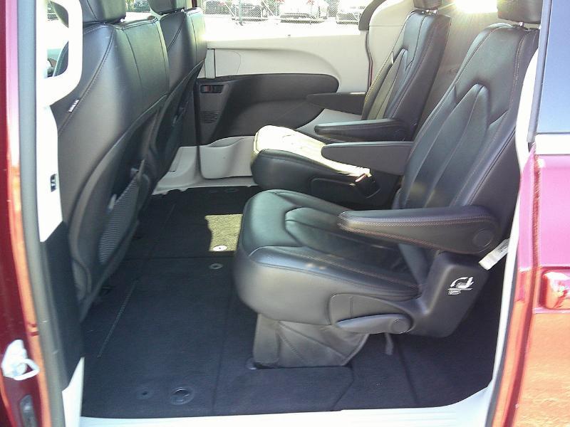 Chrysler Pacifica Touring-L 2017