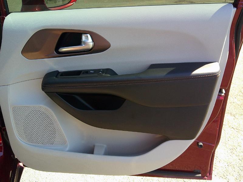 Chrysler Pacifica Touring-L 2017