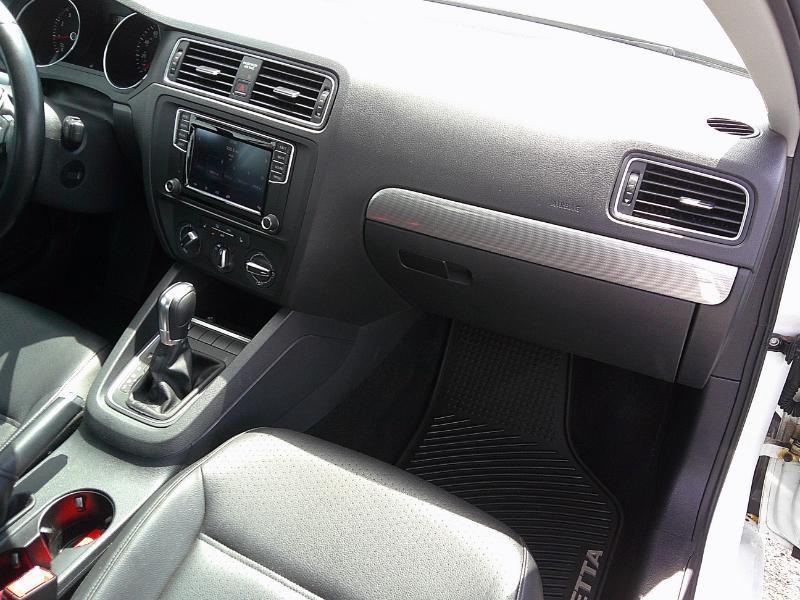 Volkswagen Jetta SE 6A 2016
