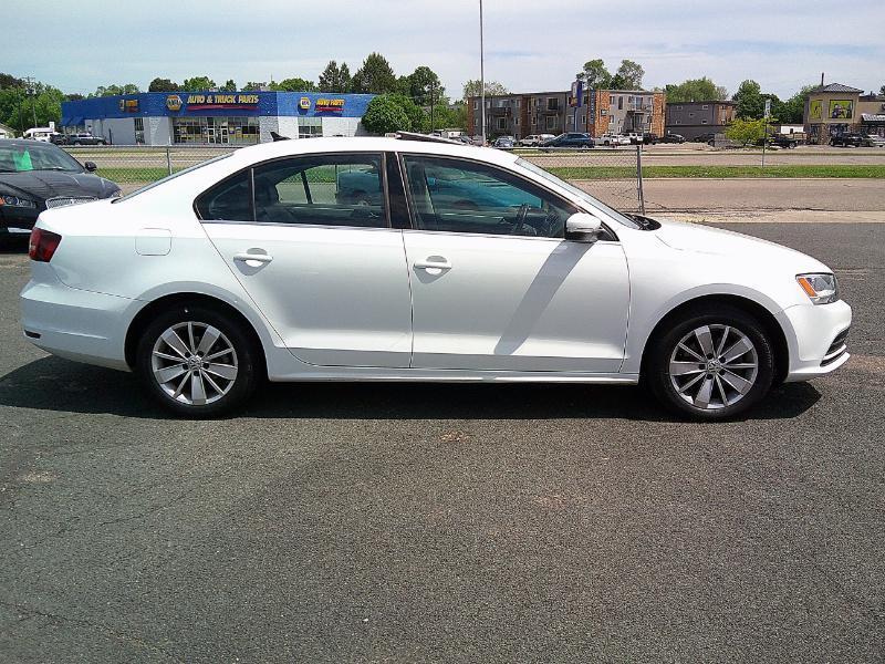 Volkswagen Jetta SE 6A 2016