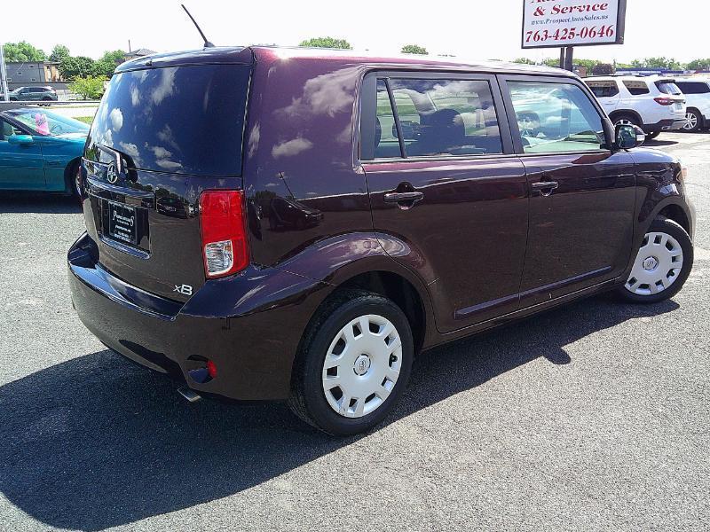 Scion xB 5-Door Wagon 5-Spd MT 2012