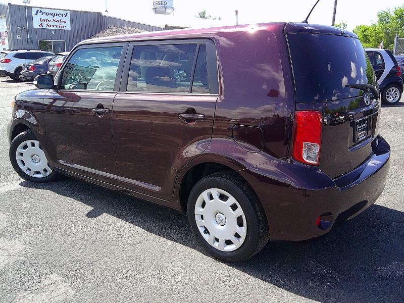 Scion xB 5-Door Wagon 5-Spd MT 2012