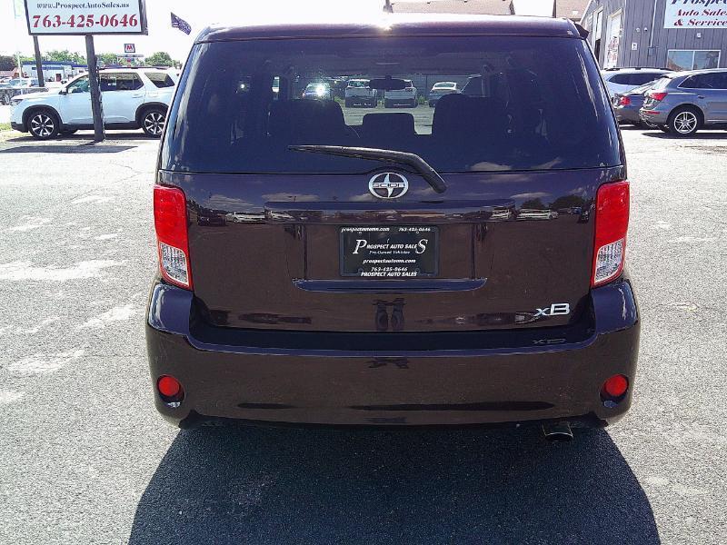 Scion xB 5-Door Wagon 5-Spd MT 2012