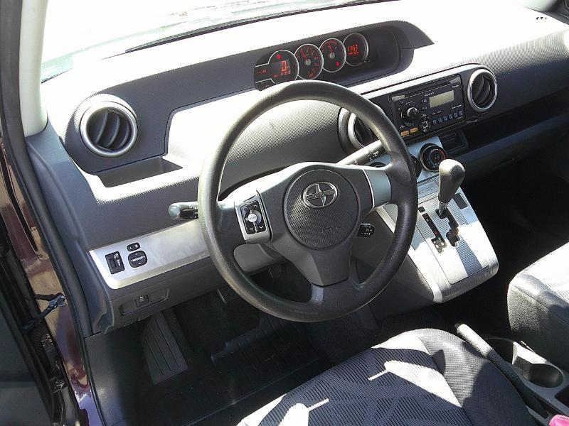 Scion xB 5-Door Wagon 5-Spd MT 2012