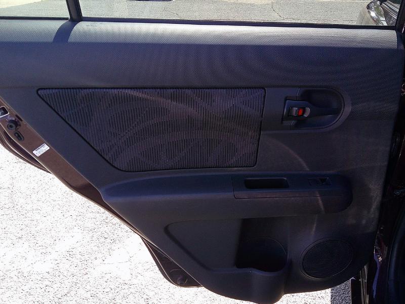 Scion xB 5-Door Wagon 5-Spd MT 2012