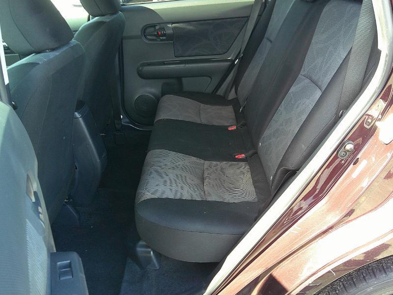 Scion xB 5-Door Wagon 5-Spd MT 2012