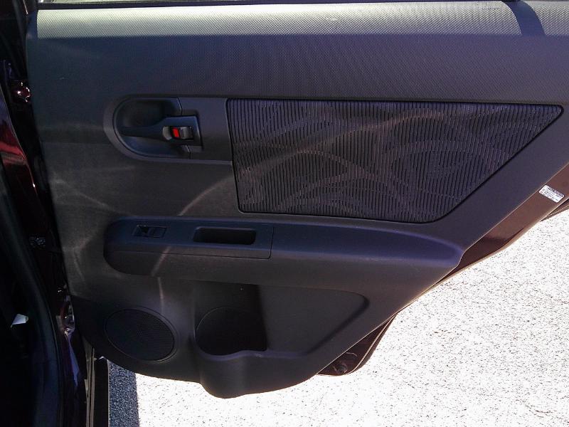 Scion xB 5-Door Wagon 5-Spd MT 2012