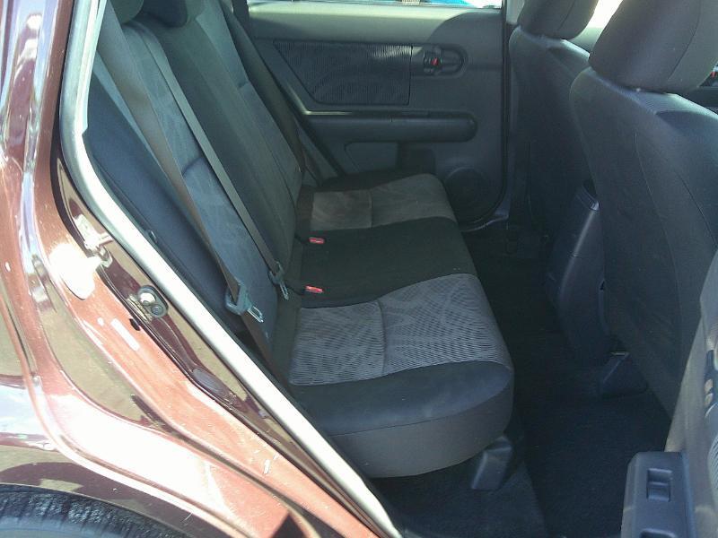 Scion xB 5-Door Wagon 5-Spd MT 2012