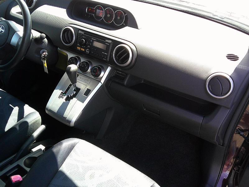 Scion xB 5-Door Wagon 5-Spd MT 2012