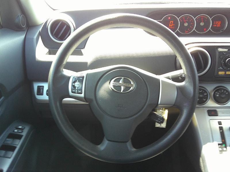 Scion xB 5-Door Wagon 5-Spd MT 2012