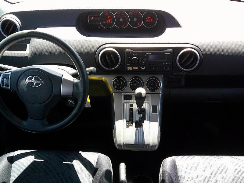 Scion xB 5-Door Wagon 5-Spd MT 2012