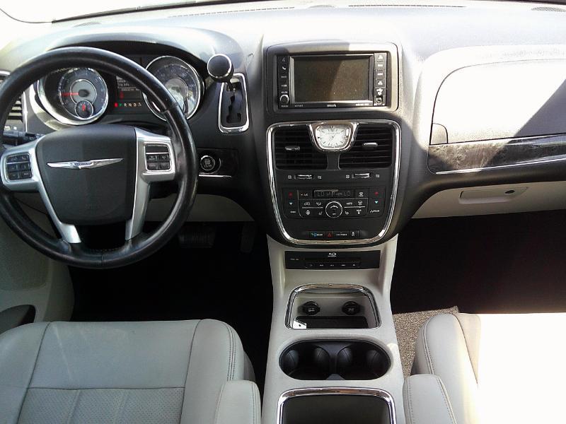 Chrysler Town & Country Touring-L 2014