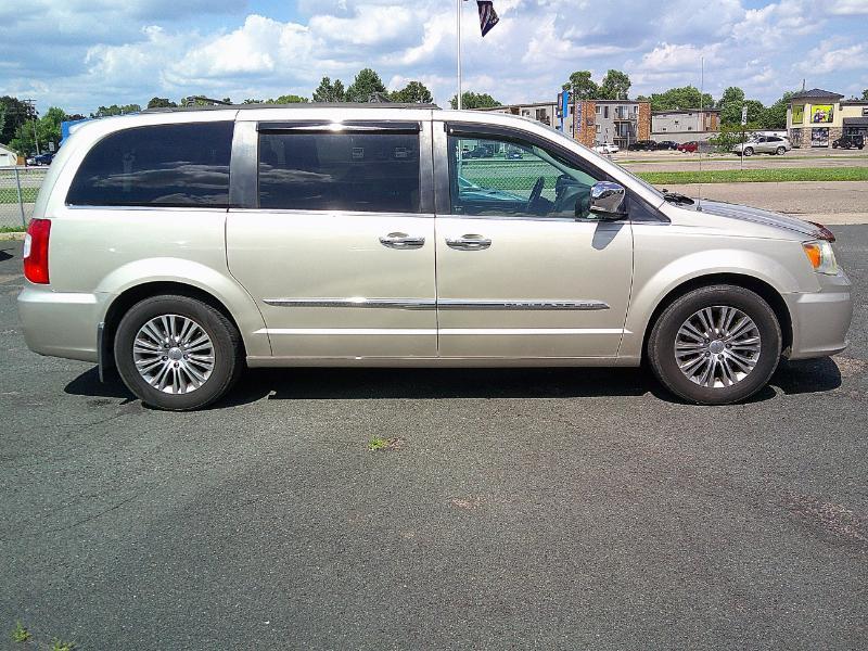 Chrysler Town & Country Touring-L 2014