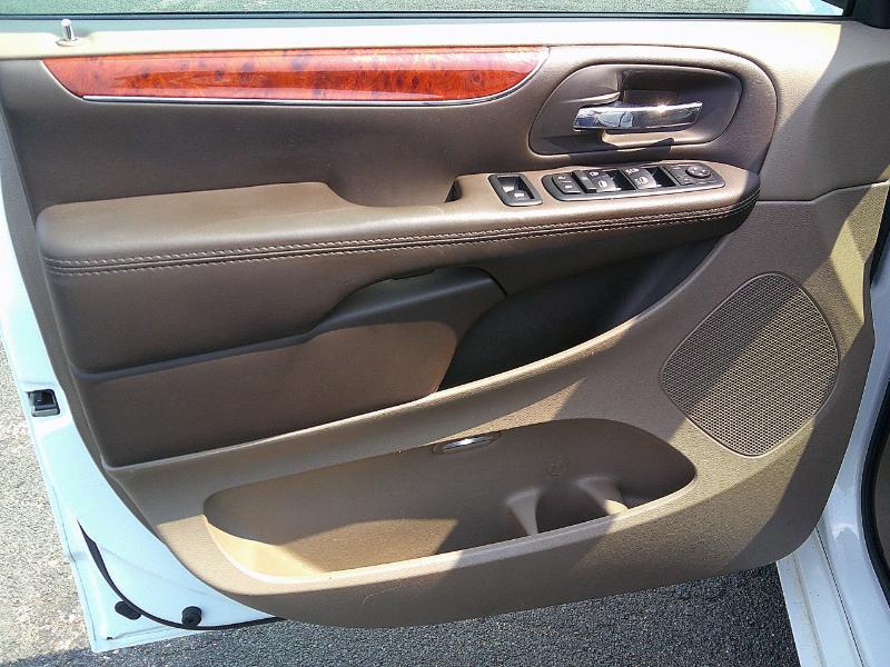 Chrysler Town & Country Limited Platinum 2015